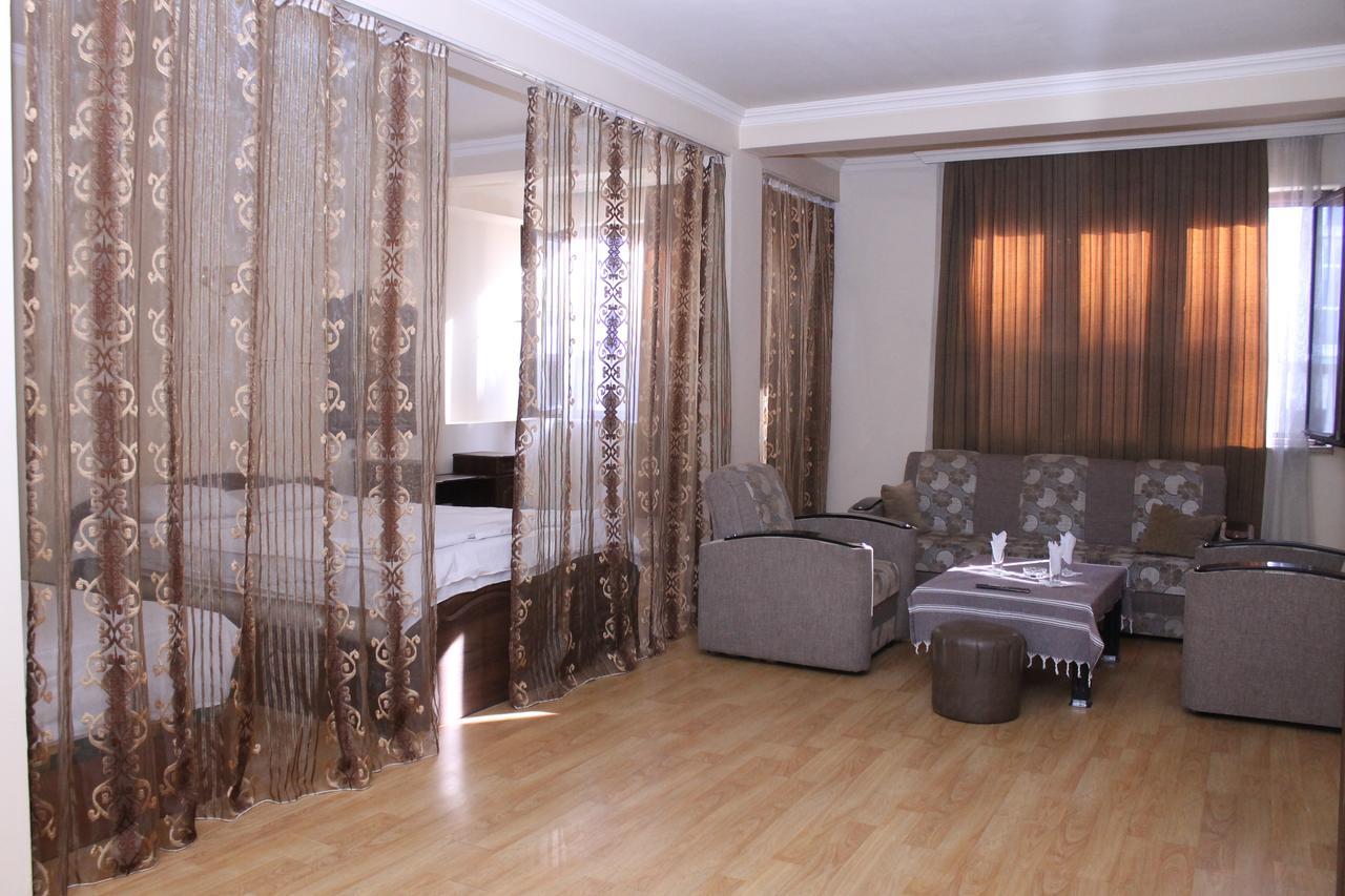 Hotel Hayat Батуми Екстериор снимка