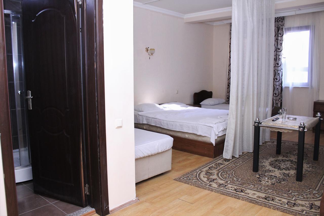 Hotel Hayat Батуми Екстериор снимка